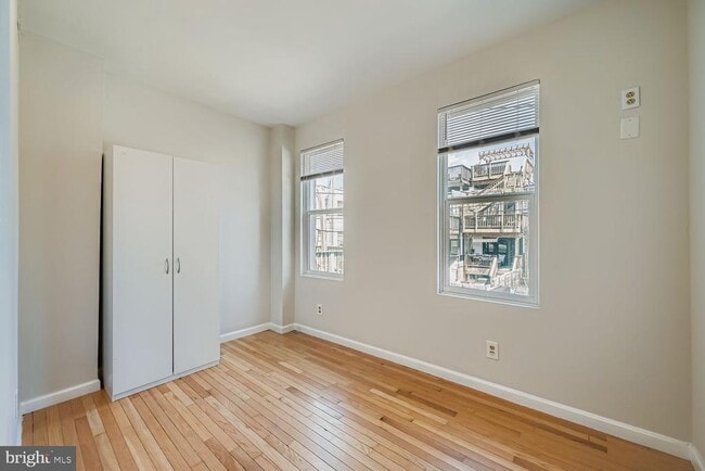 Building Photo - 511 S Ellwood Ave