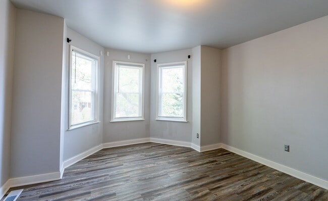 Building Photo - Newly rehabbed 3 bedroom 1.5 bath unit