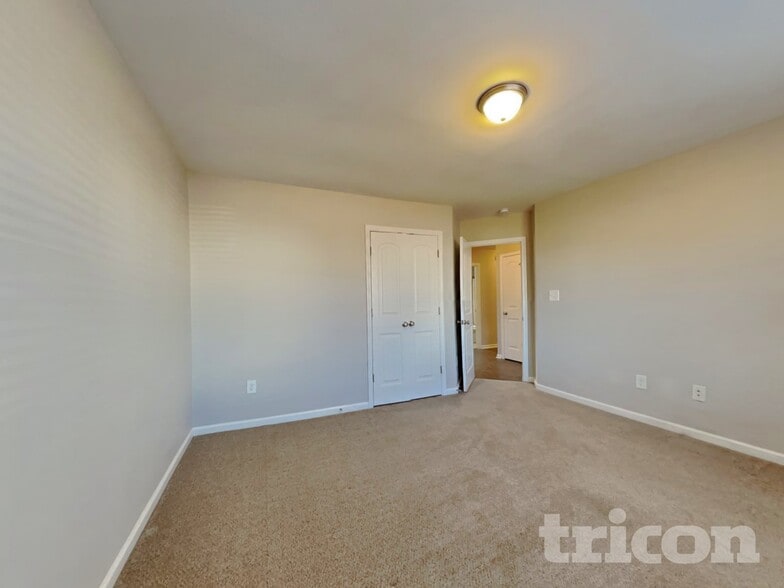 Building Photo - 295 New Castle Ln