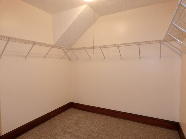 Building Photo - First Floor Apartment in the heart of West Asheville