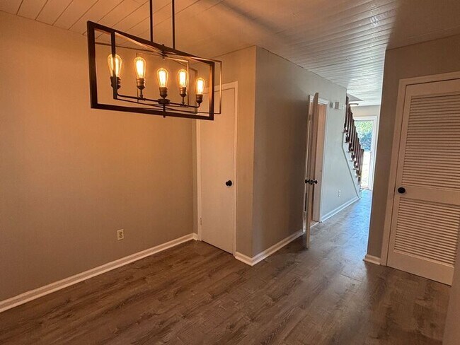 Building Photo - 2404 Quail Hollow Ct