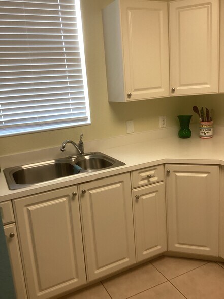 Kitchen - 63 Seaside North Ct