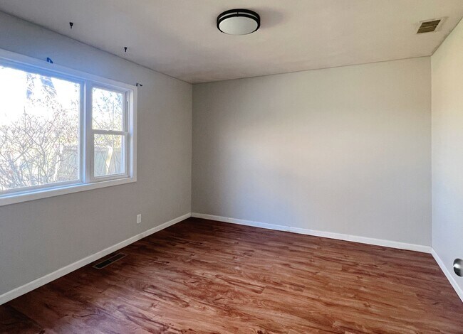 Building Photo - Spacious 4-bedroom, 2-bathroom Ranch Home in West Lafayette School District