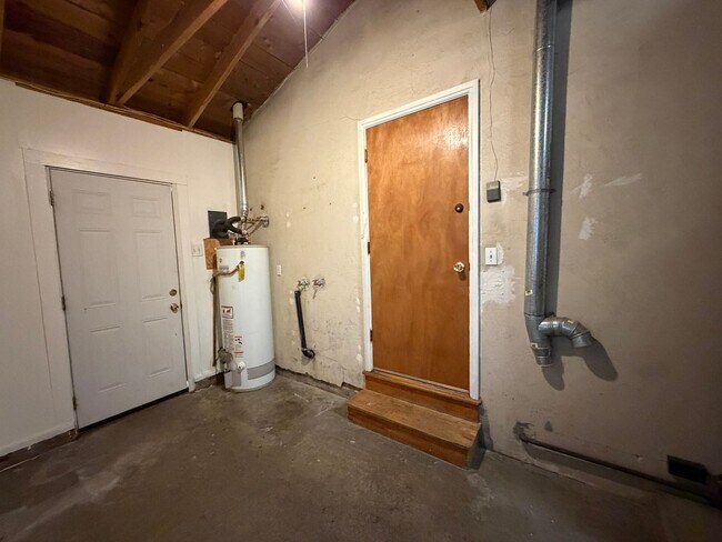 Building Photo - 2838 La Veta Dr
