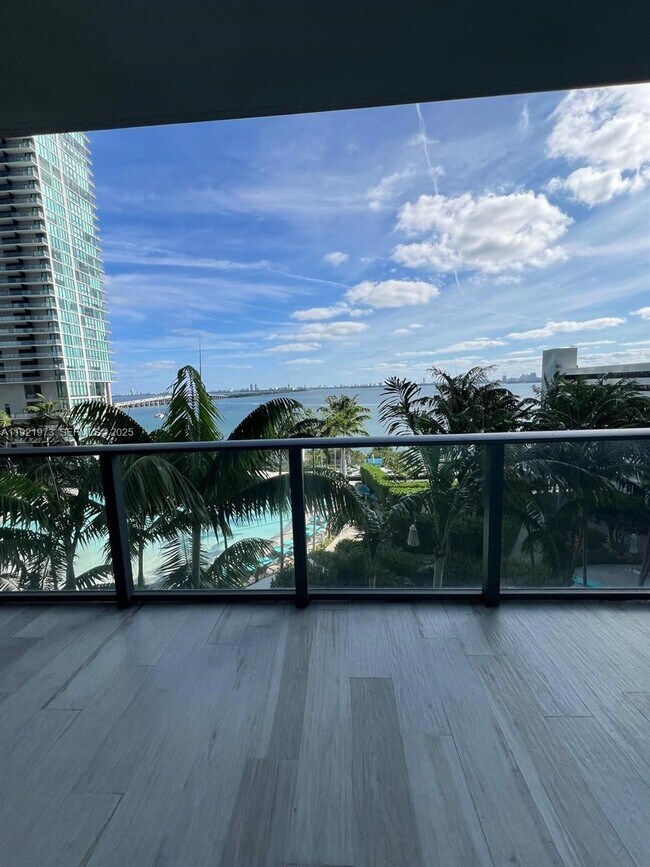 Building Photo - 480 NE 31st St