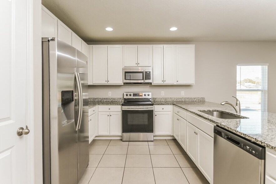 Building Photo - 501 Elbridge Pl