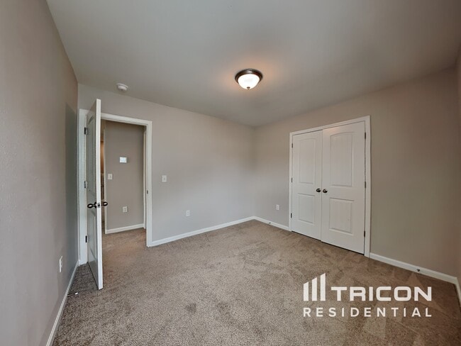 Building Photo - 260 Belcaro Dr
