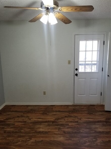 Building Photo - 1223 Dallas Dr