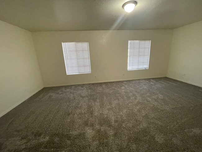 Building Photo - Victorville- Tanamera Home-  4 Bedrooms, 3...