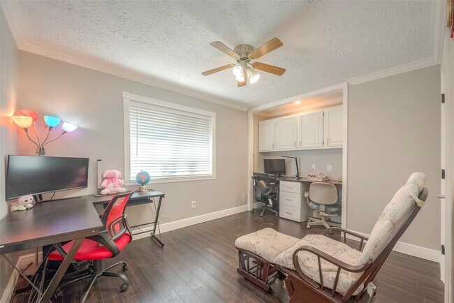 Building Photo - 5439 Fern Park Dr
