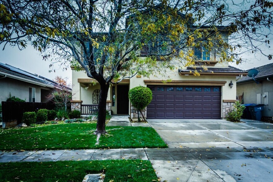 House Front 2 - 3170 N Leanna Ave