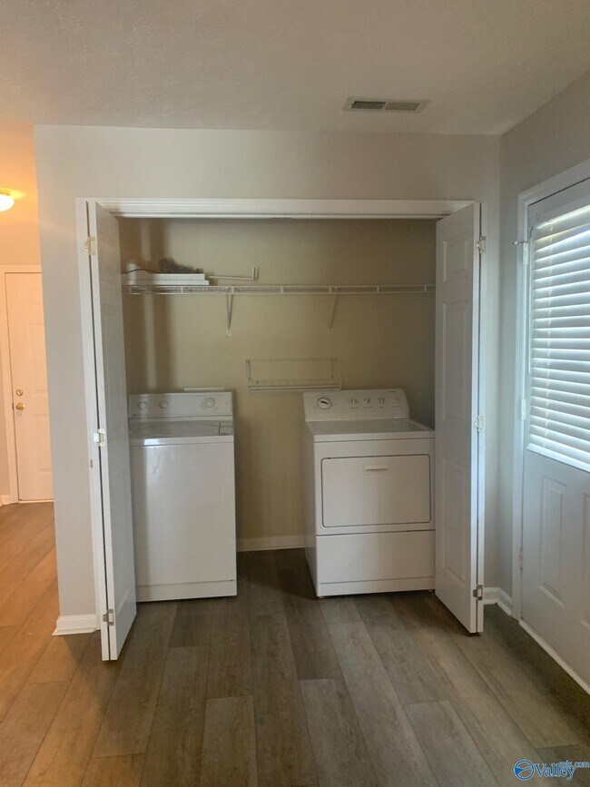 Building Photo - 1415 Bridgewater Pl