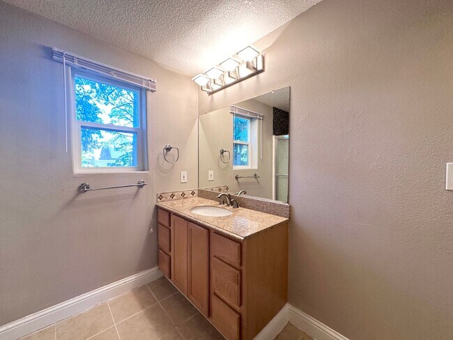 Building Photo - Gorgeous 3 Bed 2 Bath w/ Brand New Deck Patio Home in Cedar Hills! MOVE IN SPECIAL!