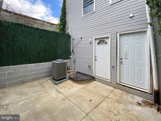 Building Photo - 1715 W Berks St