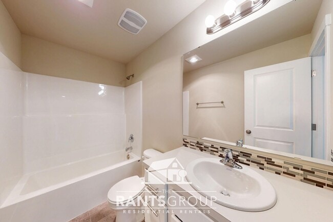 Building Photo - Leah's Landing