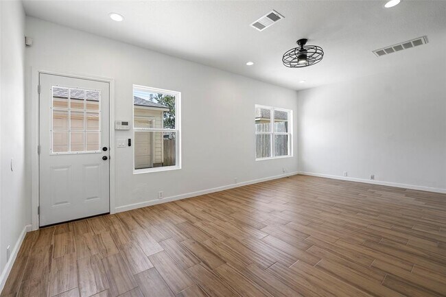 Building Photo - 16879 Mammoth Springs Dr
