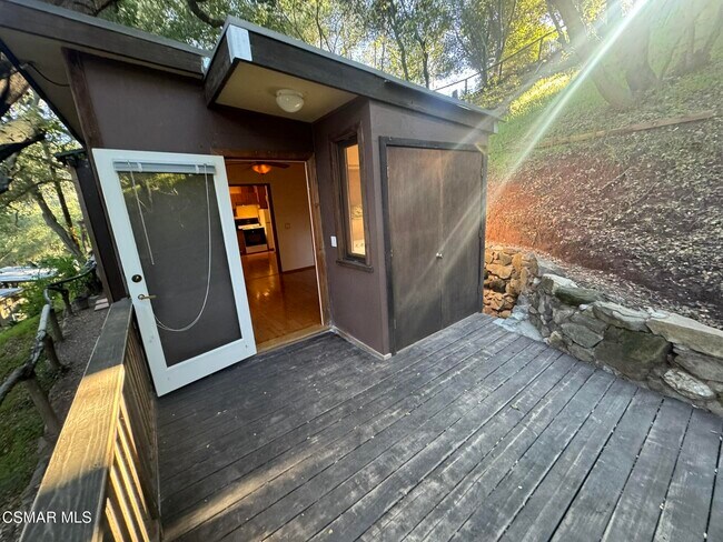 Building Photo - 1281 Old Topanga Canyon Rd