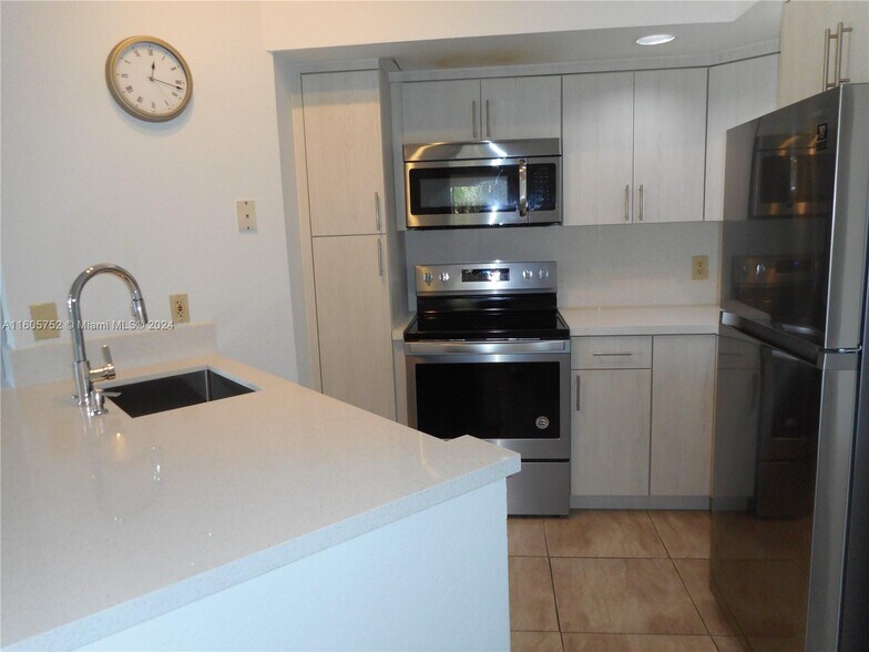 Building Photo - 12980 Vista Isles Dr