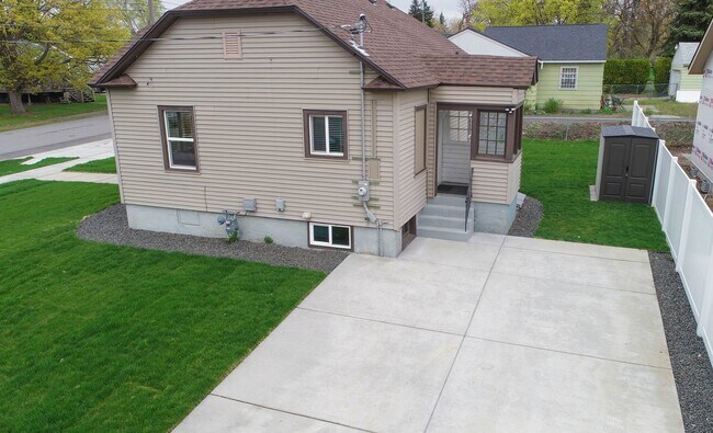 Building Photo - Fully updated 2 Bed 1 Bath Valley home.  H...