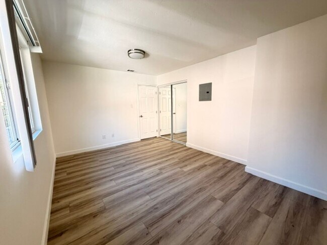 Building Photo - 2427-2427 Gatling Ct