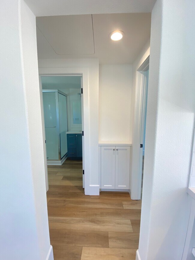 Building Photo - 205 Oak Tree Cir