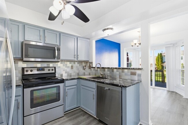 Building Photo - 3084 Village Cir