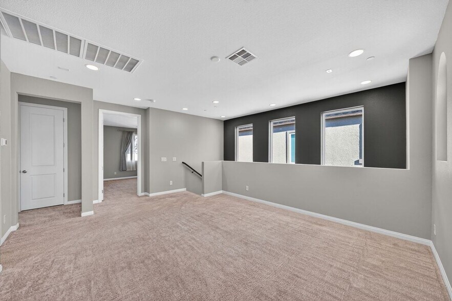 Building Photo - 8909 Wallner St