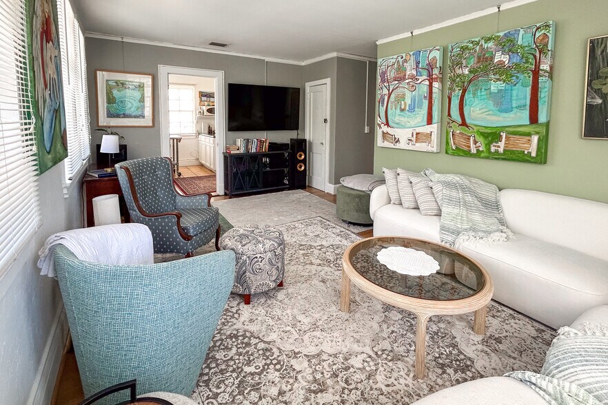 Building Photo - 321 11th St