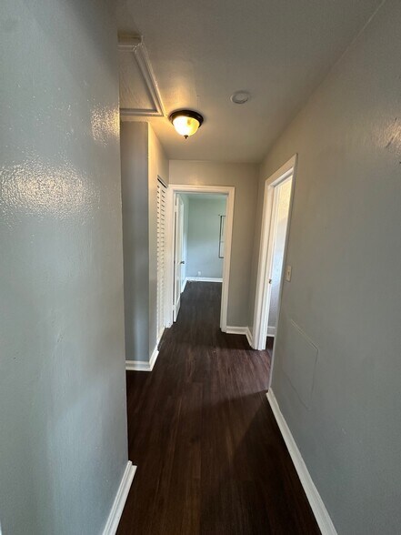 Building Photo - 1450 W 22nd St