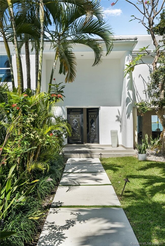 Building Photo - 1413 N Venetian Way