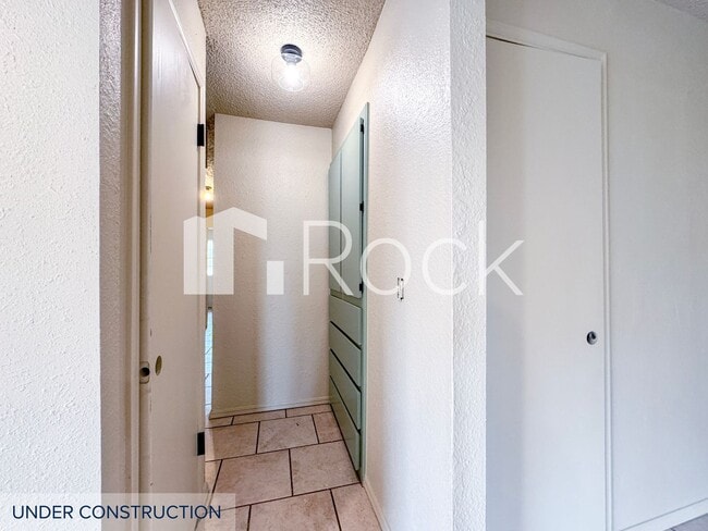 Building Photo - 7024-26 Woodlake Duplex