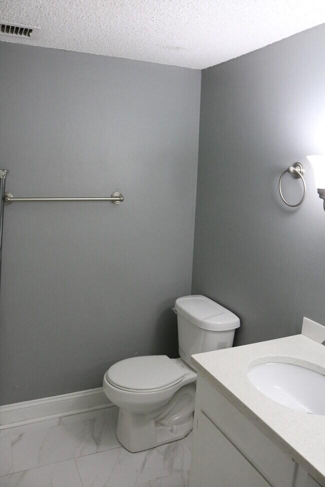 Building Photo - 4032 Clark Ave