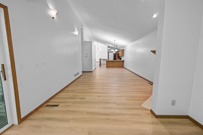 Building Photo - 6030 Boulder Ridge Dr