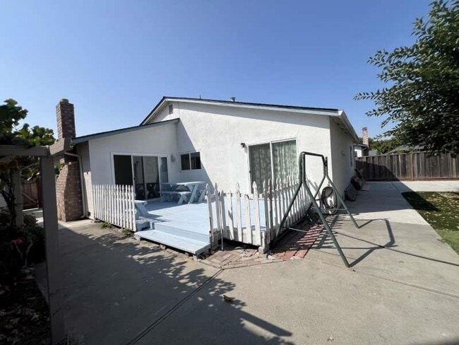 Building Photo - 425 Clauser Dr