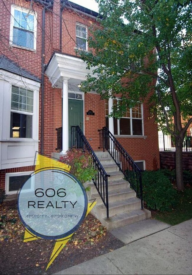 Building Photo - Beautiful, Single Family Townhome, Great L...