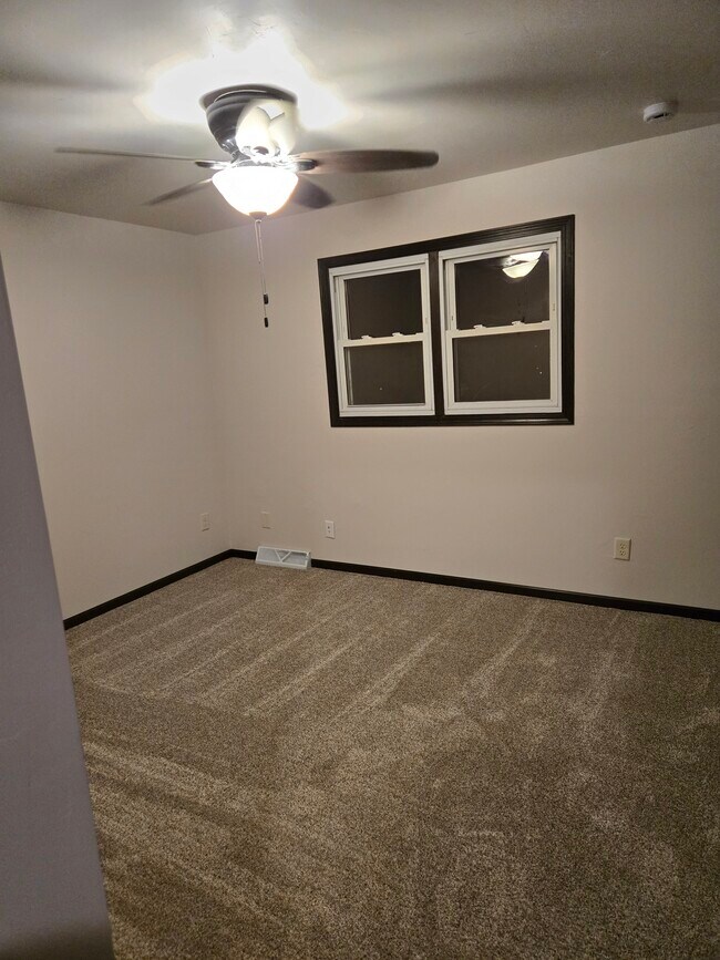 Building Photo - 773 Wanda Ave