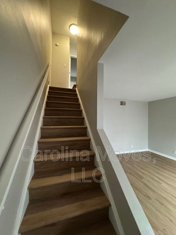 Building Photo - 160 Pine Creek Ct Ext