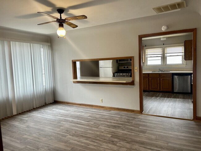 Building Photo - 108 W Meier St