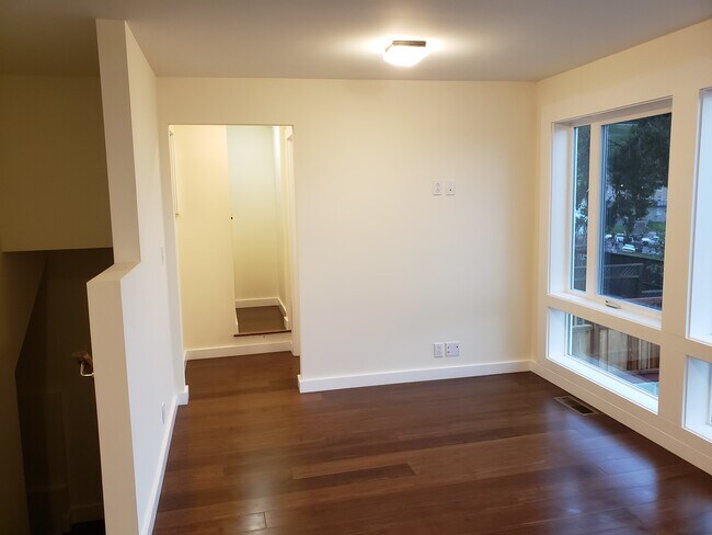 Living space - 1129 Wisconsin St