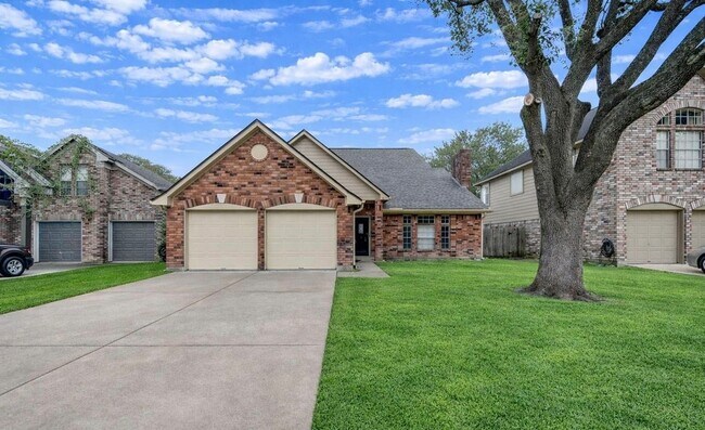 Building Photo - 16830 Scenic Gardens Dr