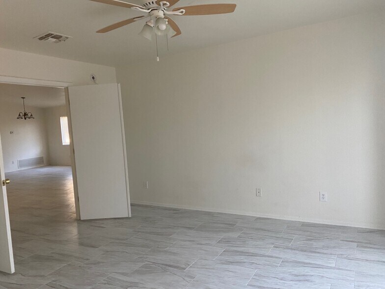 Building Photo - 3254 S Kennedy Park Hills Pl