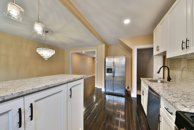 Building Photo - Beautifully Renovated 3 Bedroom Home Now Available For Rent in Cedarbrook!!!