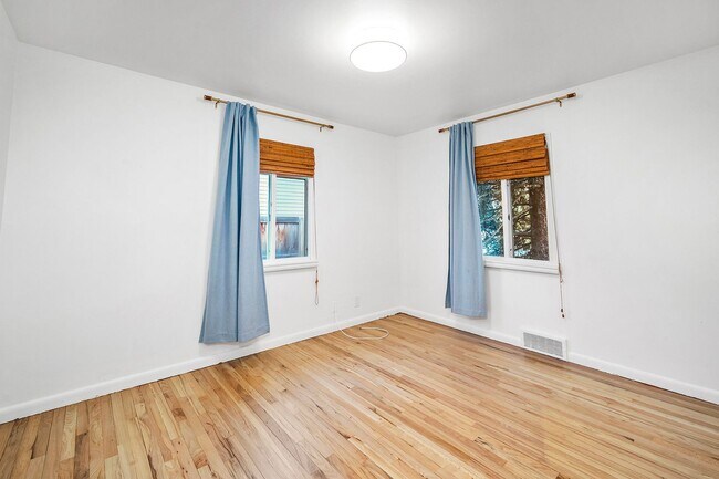 Building Photo - 2BD, 2BA Wellshire Home with Finished Basement and Attached 1-Car Garage