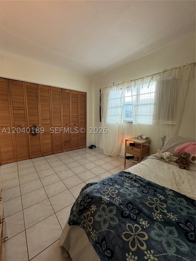 Building Photo - 2539 S Bayshore Dr
