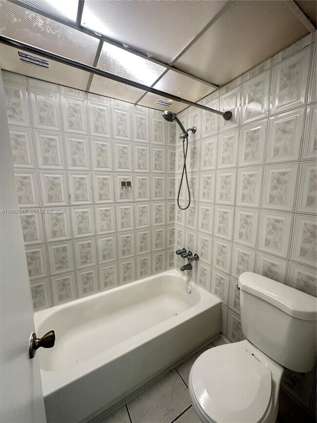 Building Photo - 1008 NW 45th Ave