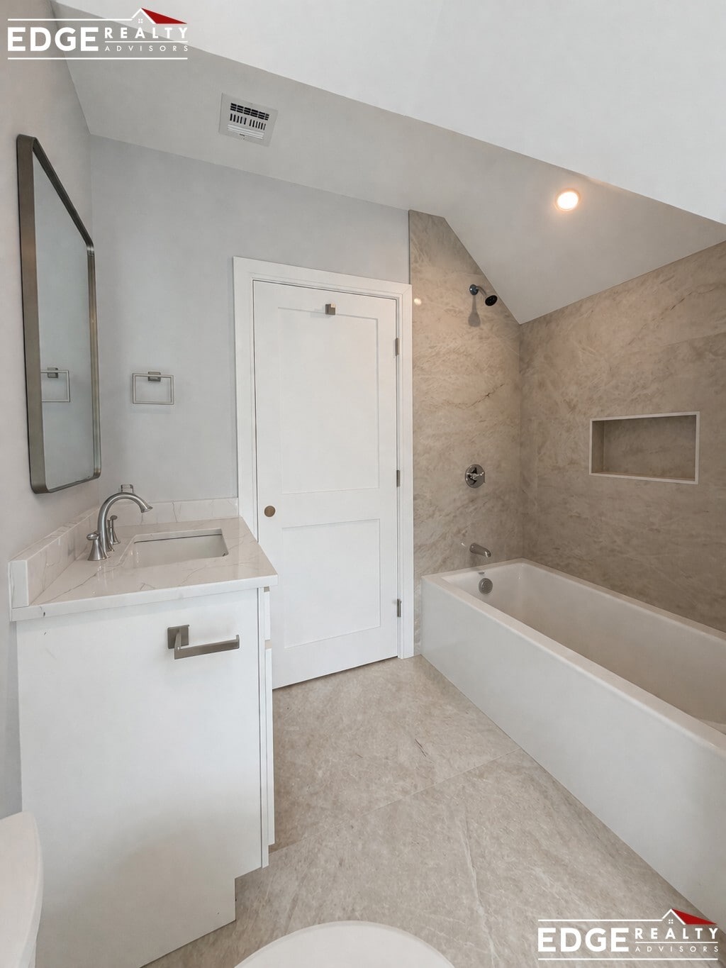 Building Photo - 28 Brooks St