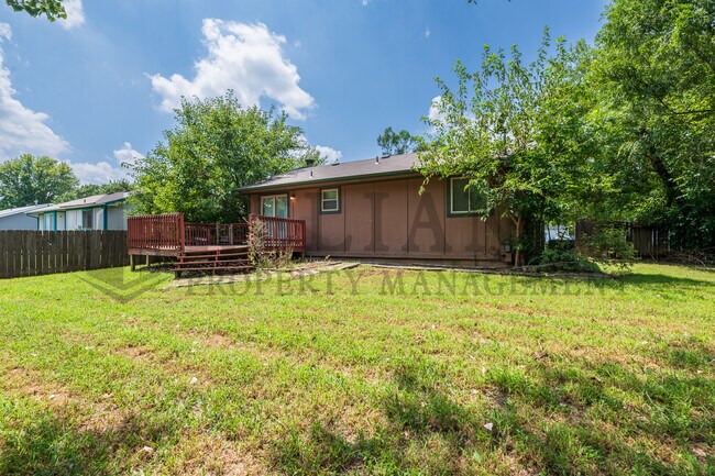 Building Photo - 2014 N Pine Grove St