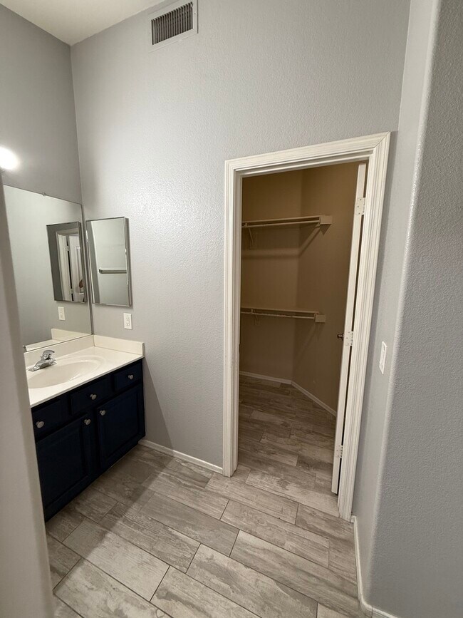 Building Photo - 3972 E Timberline Rd