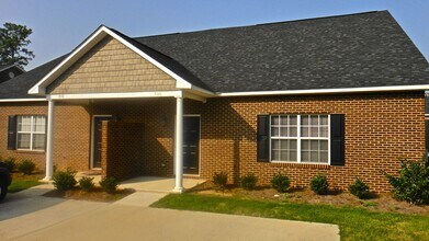 Building Photo - 3B/3B Townhome With A Fenced Yard Available Fall 2026!