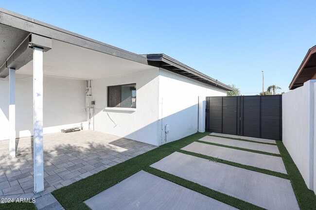 Building Photo - 3213 E Emile Zola Ave